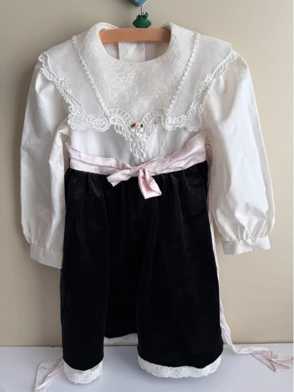 Vintage Bonnie Jean Girls Size 5T Black Velvet Lace Collar Holiday Dress
